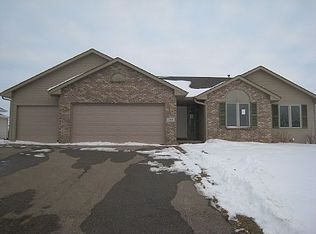 204 English Oak Ln, Poplar Grove, IL 61065