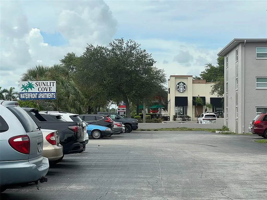1 bed, 1.0 bath, 770 sqft, $1,200 — Photo 2