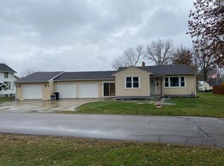 631 Maple St, Newcomerstown, OH 43832