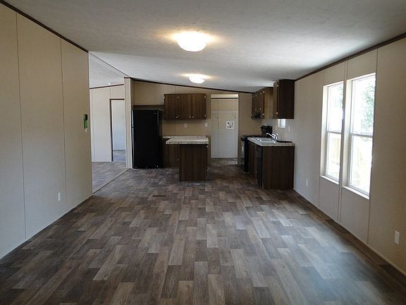 5th image of 140 Brianna Cir