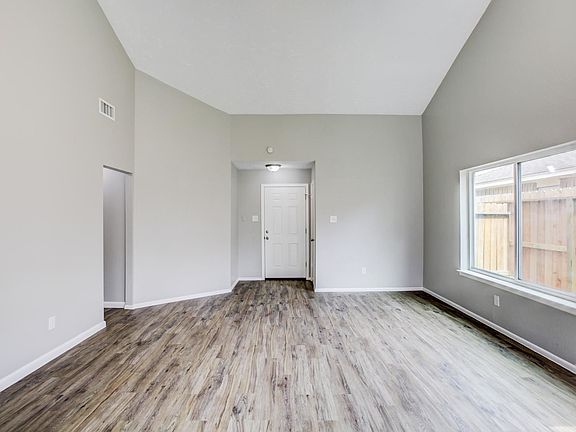 3rd image of 23927 Tayloe House Ln