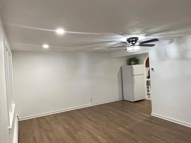 749 Linden Ave — Photo 2