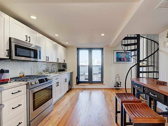 4th image of 282 Nassau Ave