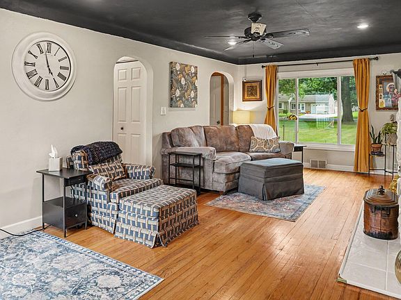 4th image of 929 Bacon Ave