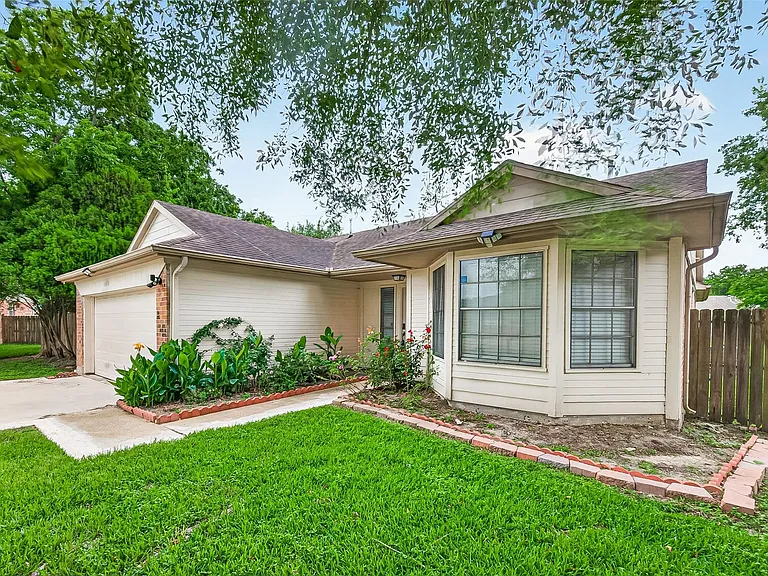 13318 Ascot Glen Ln — Photo 1