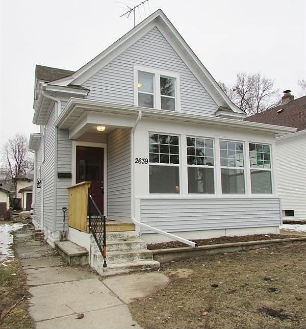 1st image of 2639 Buchanan St NE
