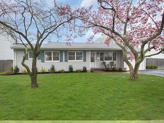 2nd image of 18 Carlson Ln