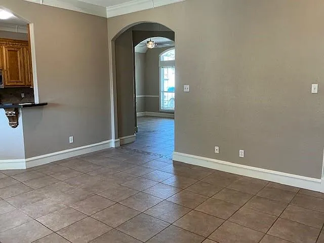 3 bed, 2.0 bath, 1758 sqft, $2,600 — Photo 2