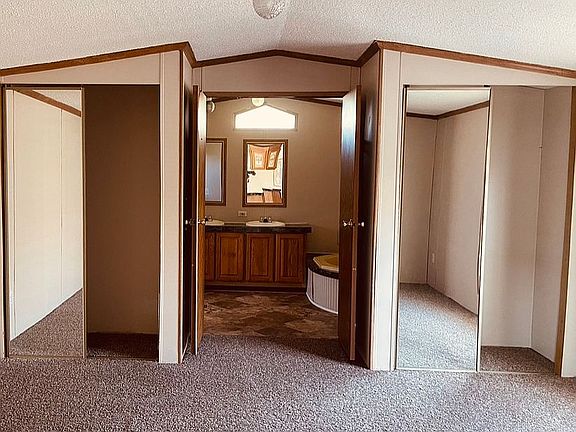 5th image of 4018 United Dr #517