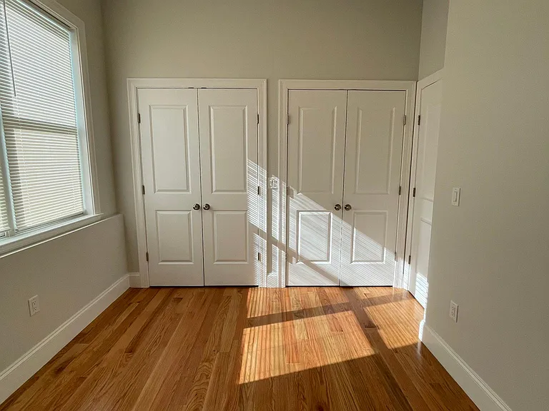 216 W Broadway #1 — Photo 11