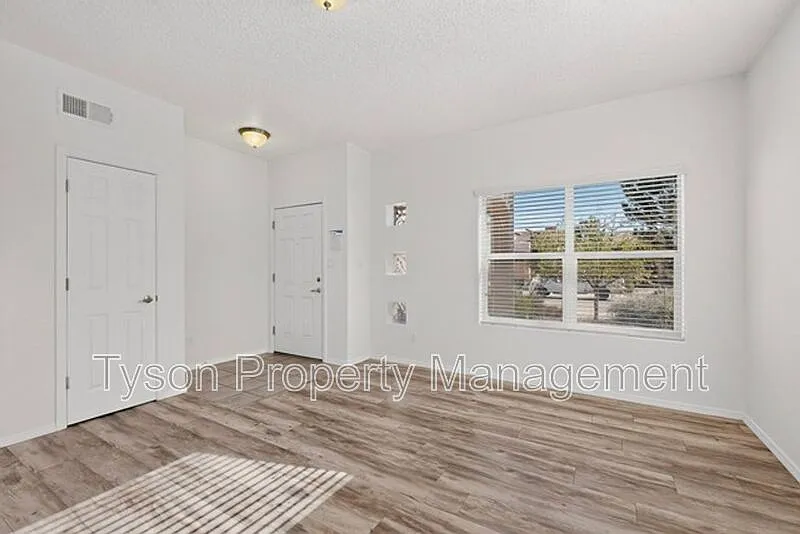 3 bed, 2.0 bath, 1594 sqft, $2,200 — Photo 2