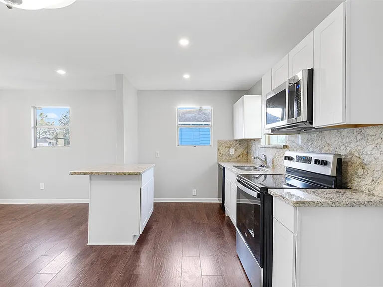 986 Dewalt St — Photo 16