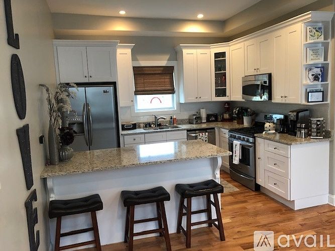 1st image of 1918 W Berenice Ave #2