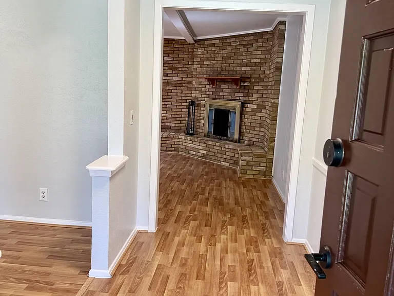 1212 Linden Dr — Photo 9