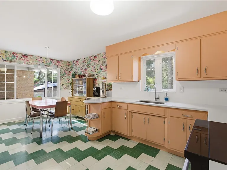 9237 Lincolnwood Dr — Photo 10