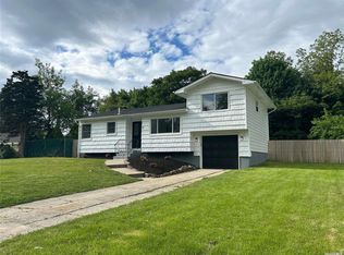 3 Minti Rd, Coram, NY 11727