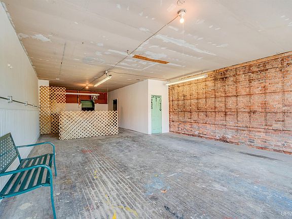 5th image of 123 Walnut St