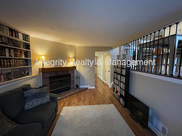 475 Chiswick Cir — Photo 18