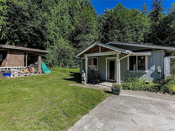 5th image of 210 NE Erickson Ln