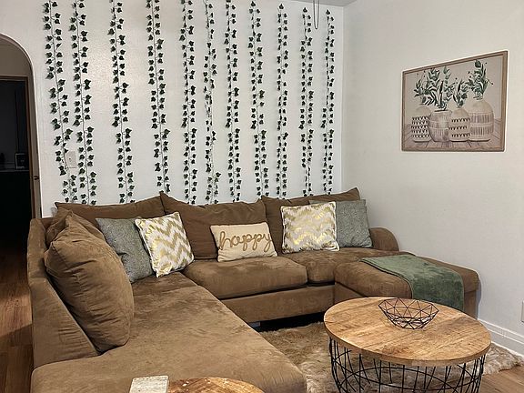 2nd image of 2322 W Polk St #1