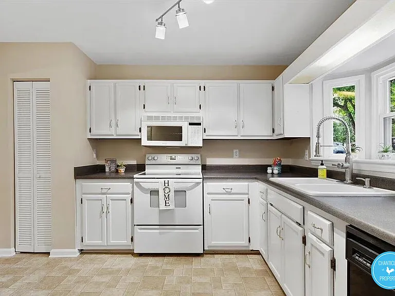 5738 Three Oaks Dr #1 — Photo 4