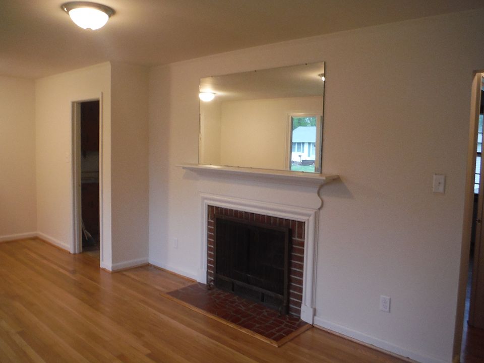 2nd image of 607 Brenda Rd