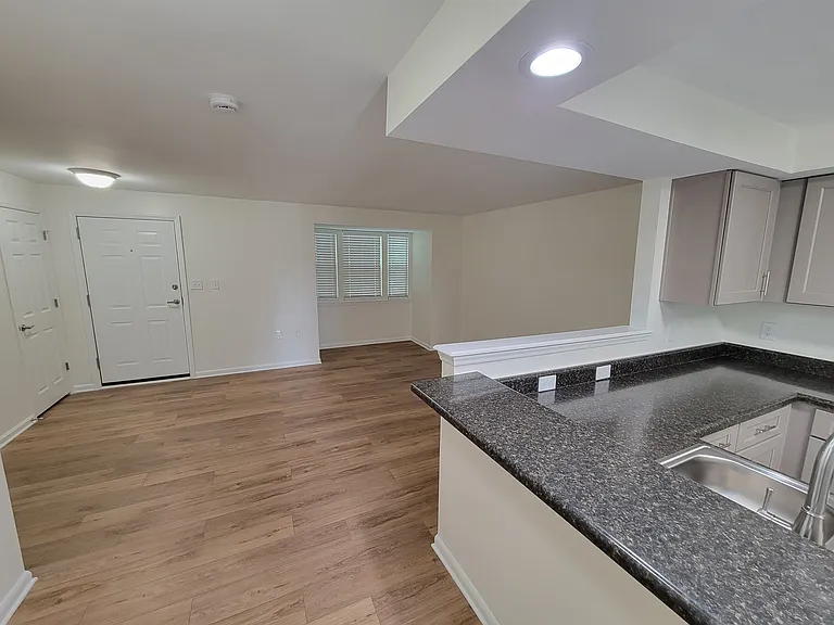 555 E 8th St #1 — Photo 14