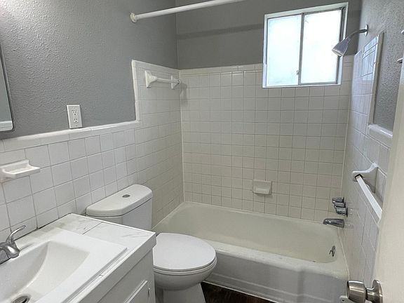 2nd image of 1301 S Hood St #15