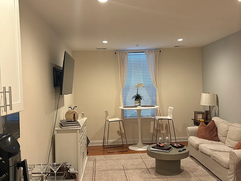 2122 Locust St #3B — Photo 2