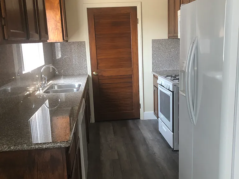 1426 Brockton Ave — Photo 18