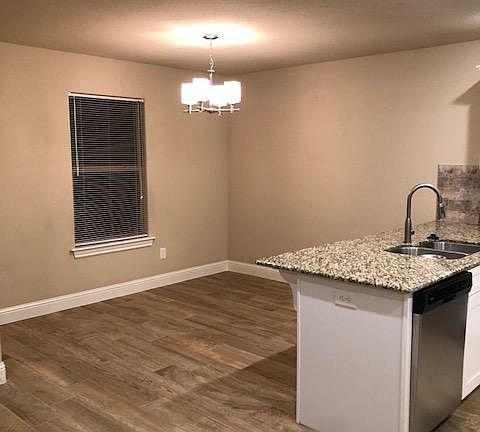 Eat-in kitchen