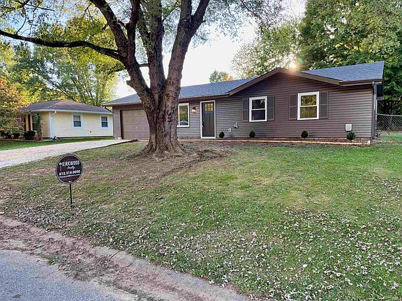 4th image of 1810 S Shawnee Dr
