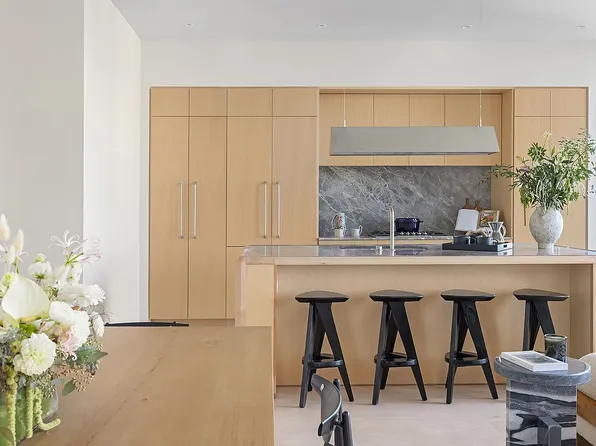 30 Front St #24D, Brooklyn, NY 11201