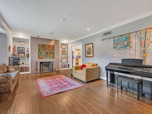 4th image of 2039 Castleman Dr