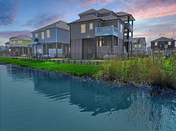 1983 Royalville Ct, Crystal Beach, TX 77650