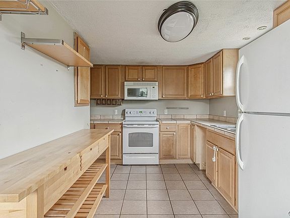 4th image of 23026 Spring Valley Dr