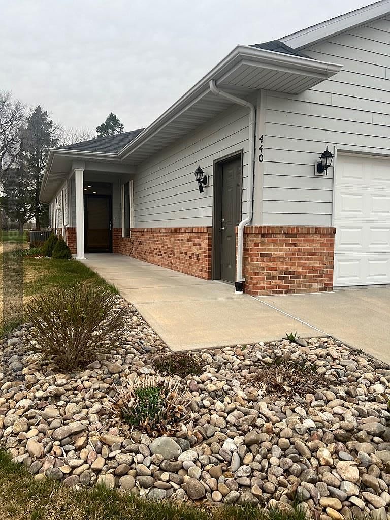 440 S Woodland Dr