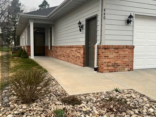440 S Woodland Dr, Grand Island, NE 68801