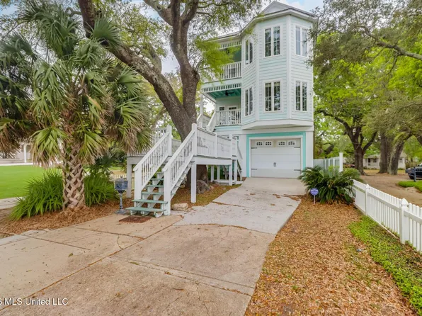 1324 Beach Blvd, Biloxi, MS 39530