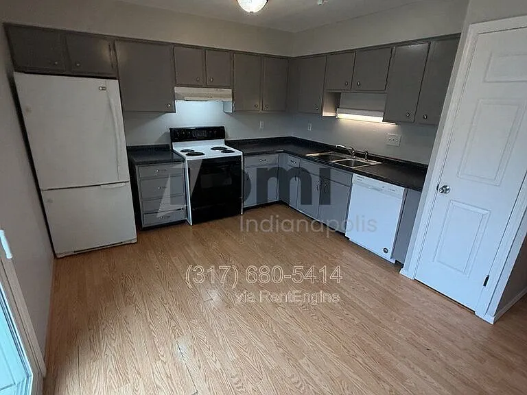 6460 Park Central Way — Photo 7
