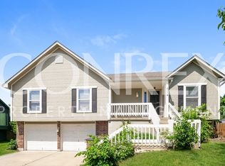 614 S Sunset Ln, Raymore, MO 64083