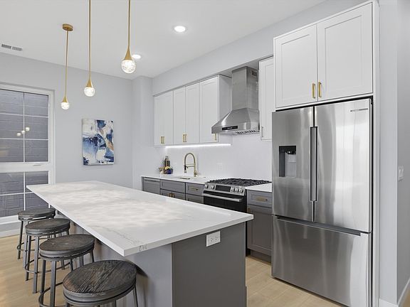 3rd image of 5830 N Lincoln Ave #3W