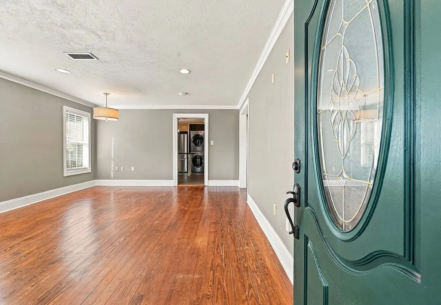 3 bed, 2.0 bath, 1298 sqft, $2,995 — Photo 4