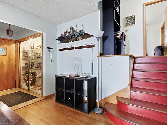 3rd image of 215 E 12th St