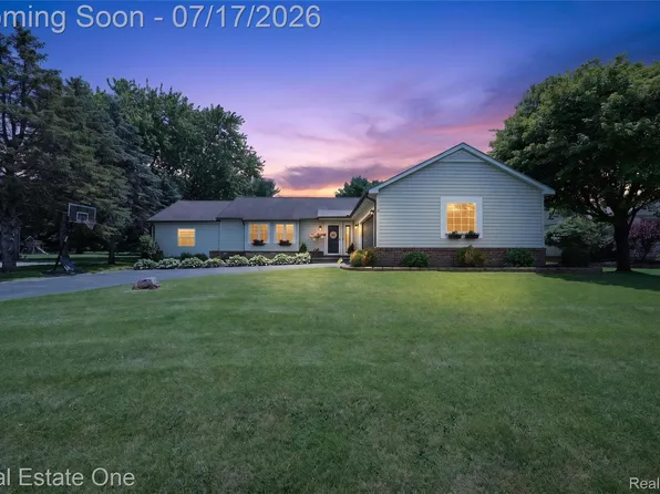 3443 Valley Brook Ln, Brighton, MI 48114