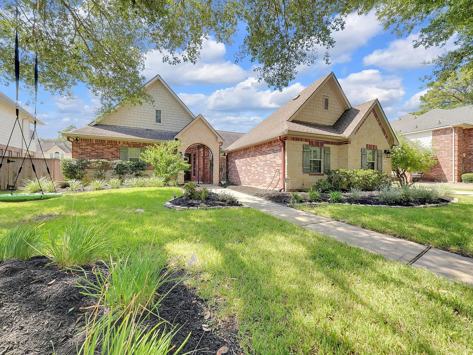 3 bed, 3.0 bath, 3157 sqft, $3,200 — Photo 3