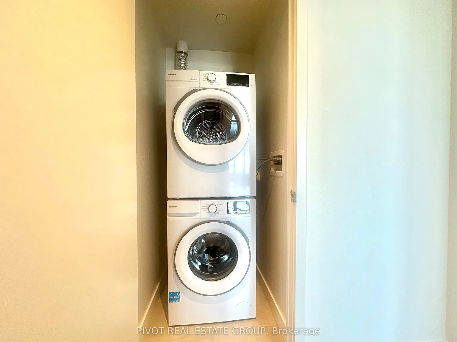 448 Burnhamthorpe Rd W — Photo 3