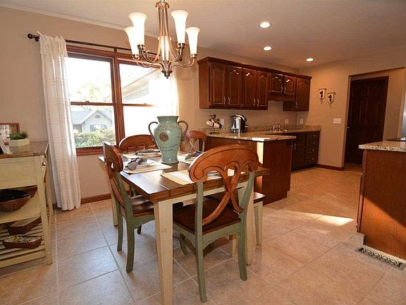4th image of 1463 Westwood Hills Dr
