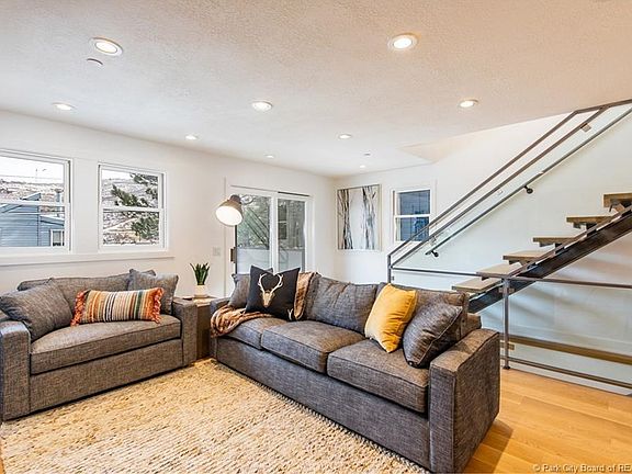 3rd image of 961 Norfolk Ave