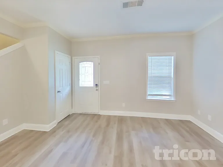 184 Village Park Dr — Photo 2